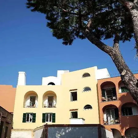 La Reginella & 4*