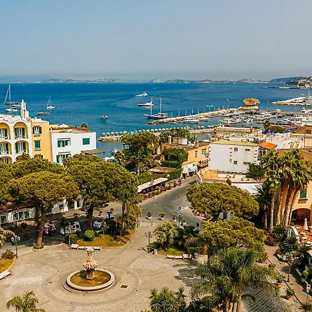 La Reginella & Lacco Ameno (Isola d'Ischia)
